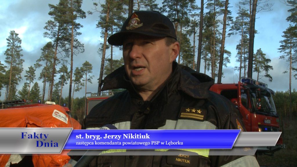 Jerzy Nikitiuk podczas działań po nawałnicy w 2017 roku - wypowiedź dla telewizji przy uszkodzonym drzewostanie