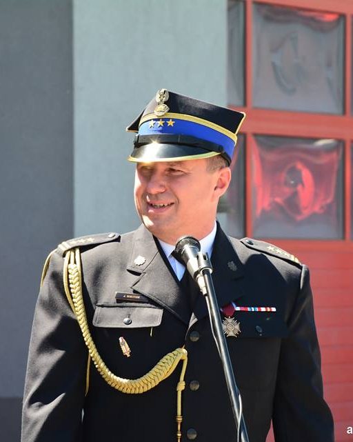 Jerzy Nikitiuk w mundurze galowym Państwowej Straży Pożarnej